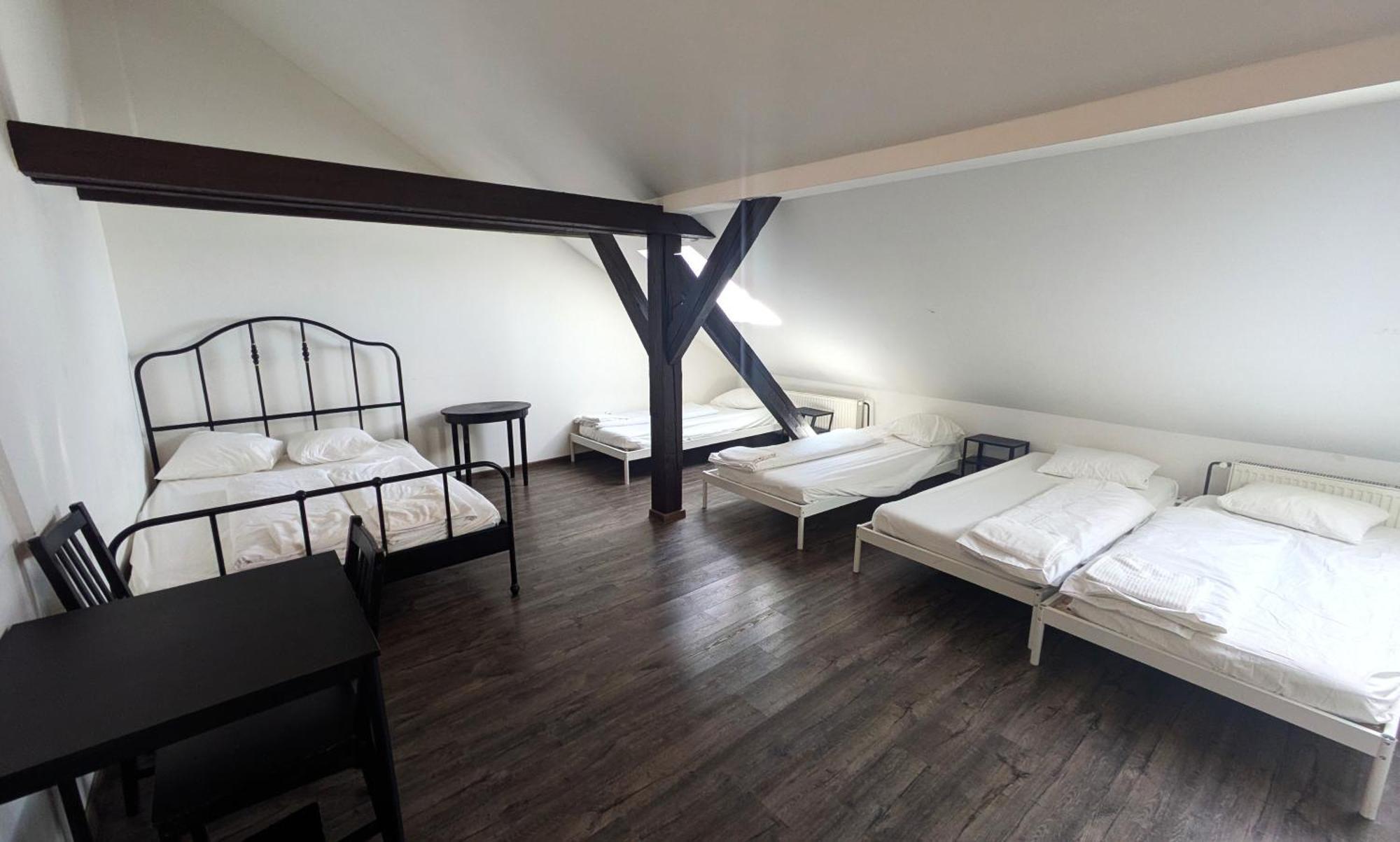 Clown And Bard Hostal *