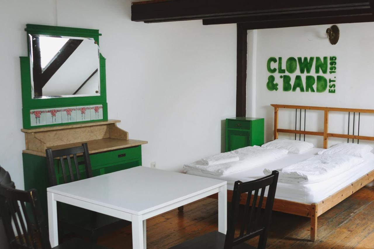 Hostal Clown And Bard *