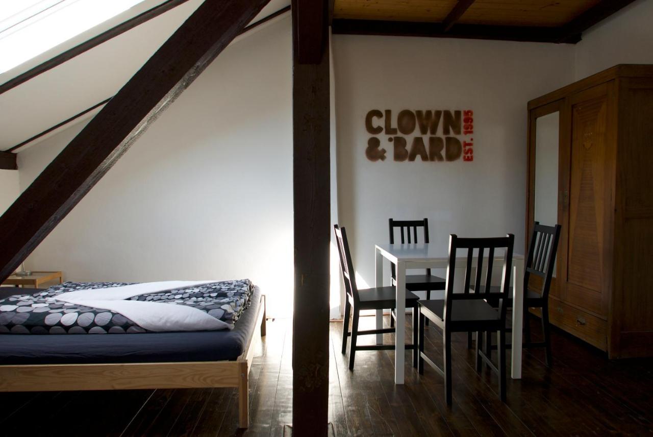 Hostal Clown And Bard